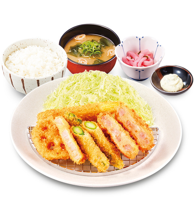 「ぷりっぷり海老かつと野菜フライ定食」990円（税込）