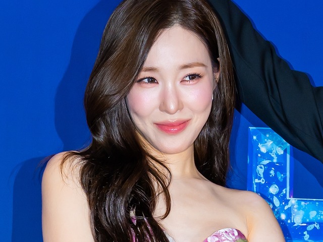 少女時代初の“既婚者”ティファニー、PMG韓国と専属契約を締結　ソロ10周年迎え新章へ