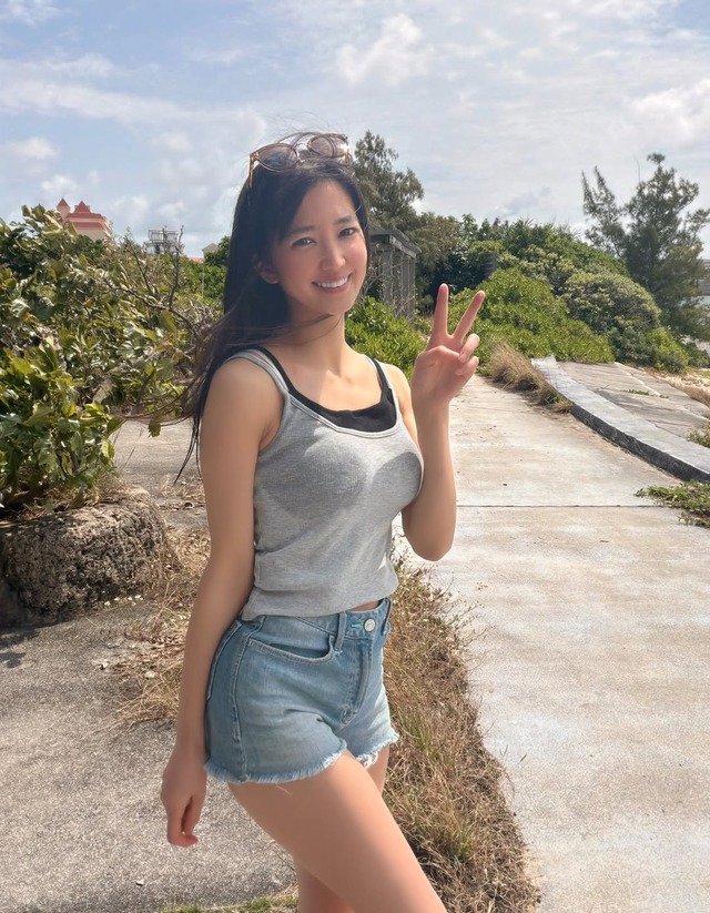 （写真は佐藤あかりの公式インスタグラムから）※所属事務所に掲載許諾をもらっています