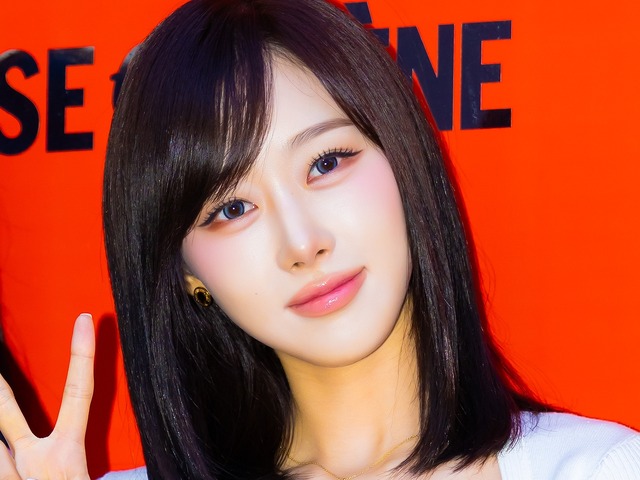 体の半分以上が脚…？aespa・ジゼル、ミニ丈パンツから伸びる美脚にファン衝撃「異次元」「長すぎ」