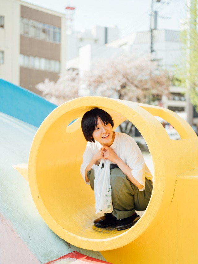 奈緒が30歳の節目に初フォトエッセイ！金髪のショートカットスタイルも