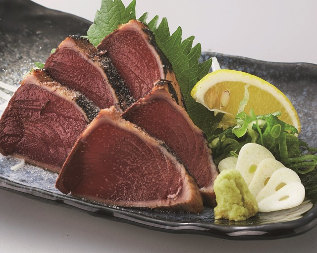 「炭火焼 鰹たたき（塩）」759円（税込）