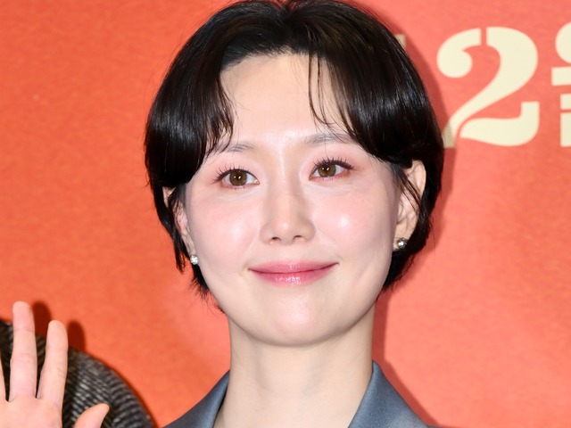 恋人との死別も経験…『プロボノ』女優イ・ユヨン、第2子妊娠を発表！長女＆夫との家族写真公開