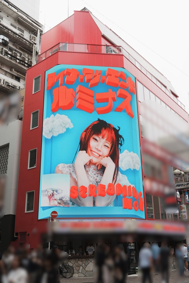 巨大なアイナ・ジ・エンドが渋谷に多数出現……!?