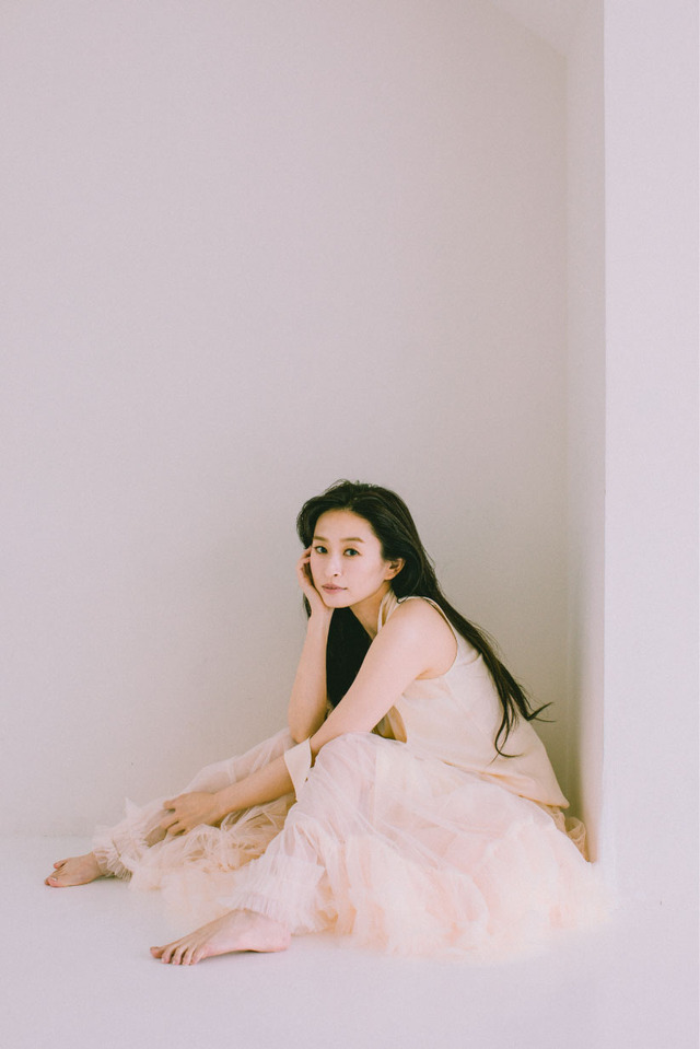 島袋寛子、デビュー30周年記念の新ビジュアル公開＆SNS開設！