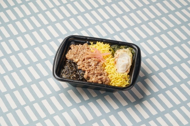 「かしわめし＆サラダちくわ」（税込398円）