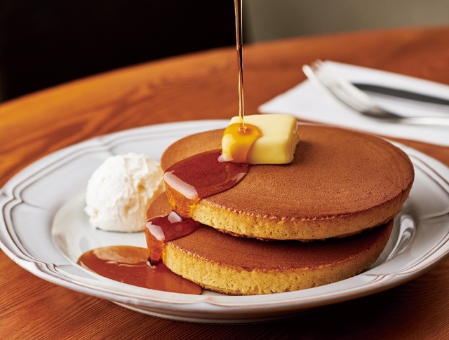 「トラディショナル・ホットケーキ ホイップクリーム付き」単品 790円→ 590円