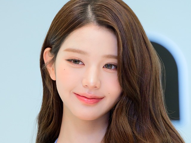 え、そこ開いてていいの？IVE・ウォニョンの“大胆肌見せ”に視線集中「やばい…」「これは反則」