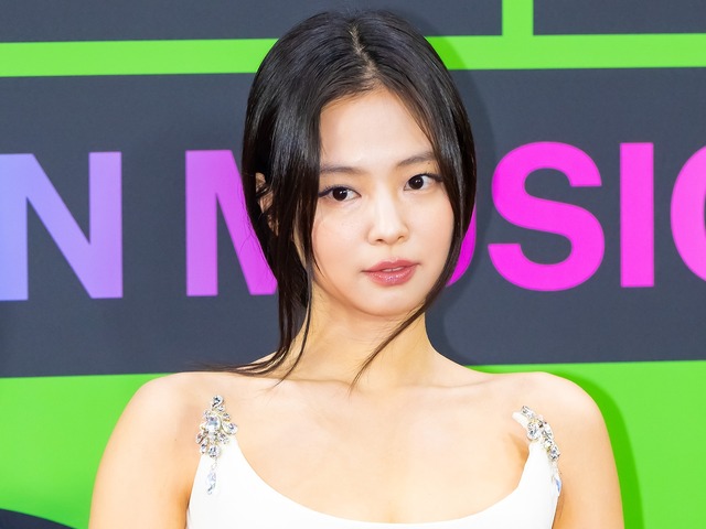 BLACKPINKジェニー、衝撃の“透け感”シースルー公開に世界が熱狂