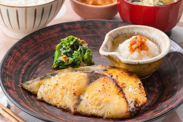 鰆の西京焼き　菜の花からし和え 添え