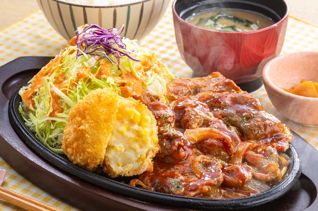 洋食屋の鉄板ポークチャップ