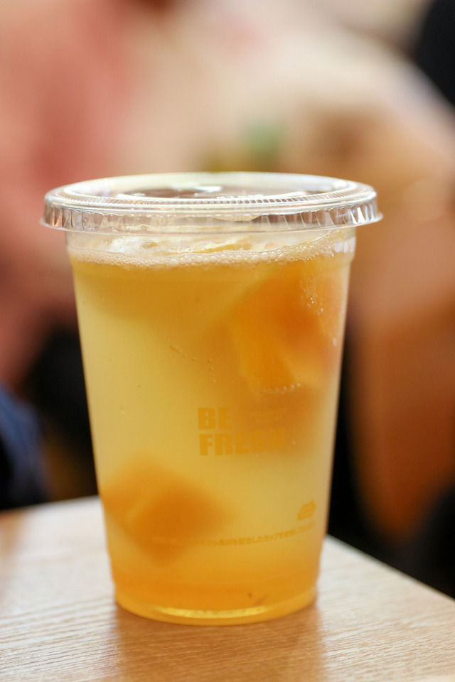 「フローズンマンゴーレモネードソーダ」【撮影／平木昌宏】