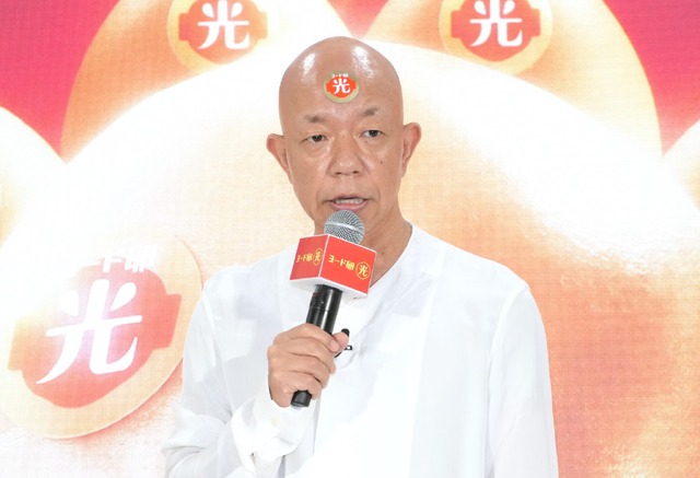 小峠英二【撮影：小宮山あきの】