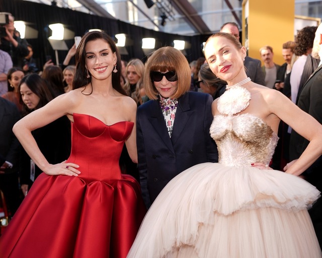 【Anne Hathaway, Anna Wintour and Emily Blunt】Photo by TheStewartofNY／Getty Images for 20th Century Studios／Getty Images for Disney