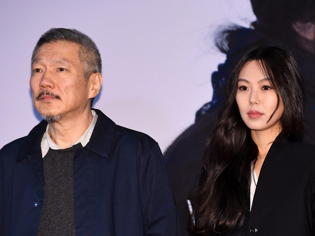 妻と離婚できないまま、“不倫関係”の女優との子を授かった韓国映画監督　最新作の試写会では“会見無し”