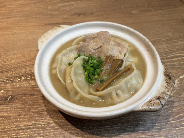 こってりスープの土鍋肉汁餃子