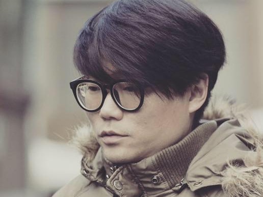 息子の目の前で凄惨な集団暴行…韓国検察、映画監督を死亡させた被疑者2人を取り調べ