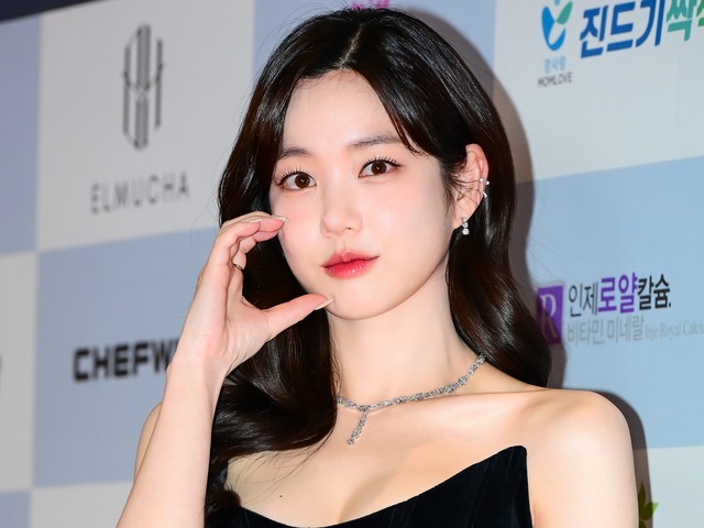 BTS・JUNG KOOKとの熱愛説否定の韓国女優、スイムウェア姿で魅了…清純美に視線釘付け！