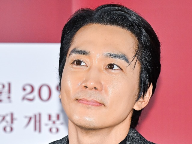 “韓流四天王第2世代”俳優ソン・スンホン、長髪姿に視線釘付け！新作で落ちぶれたスター演じる