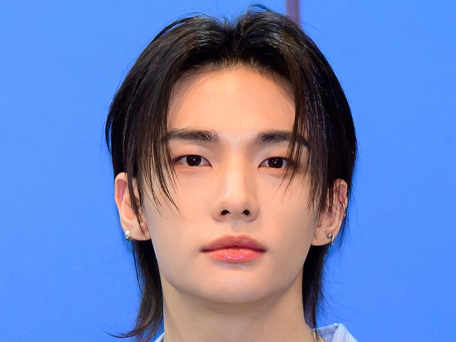 「見惚れてしまう」Stray Kids・ヒョンジン、無造作な長い黒髪で見せた色気に反響続々