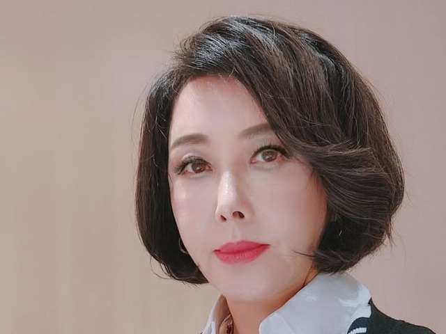 「包丁を突き立て…」父から逃げるため無理矢理結婚も、元夫の暴力で1年半で離婚　韓国女優の過去