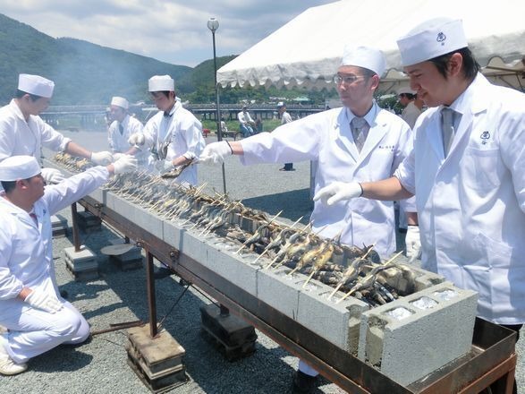 【1日400名限定】京都嵐山6月若鮎祭り　鮎の塩焼き試食チャリティーイベント