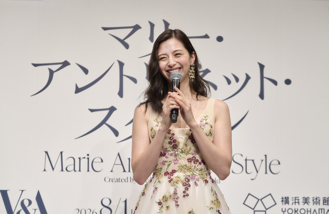 中条あやみ、マリー・アントワネットを意識したドレスで登場！