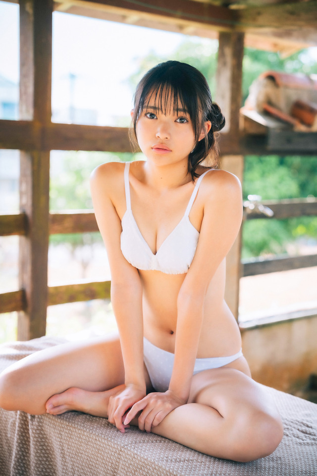 小森香乃 1stDVD「純白の17歳」（リバプール）