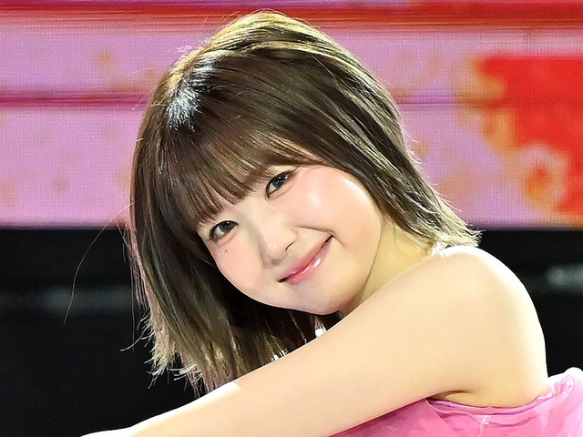 意外なボリューム感…元AKB48本田仁美、日本滞在中の“ピチっと”へそ出しルックに反響「眼福です」