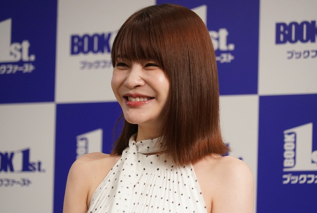 岸明日香【写真：竹内みちまろ】