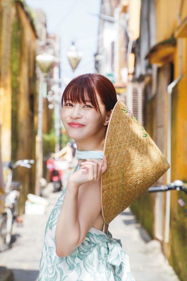 岸明日香 写真集『Trajectory』撮影 : 榊原裕一ワニブックス刊