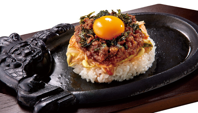 「鉄板焼き！　ビビンバ風ガーリックライス」（税込 363円）