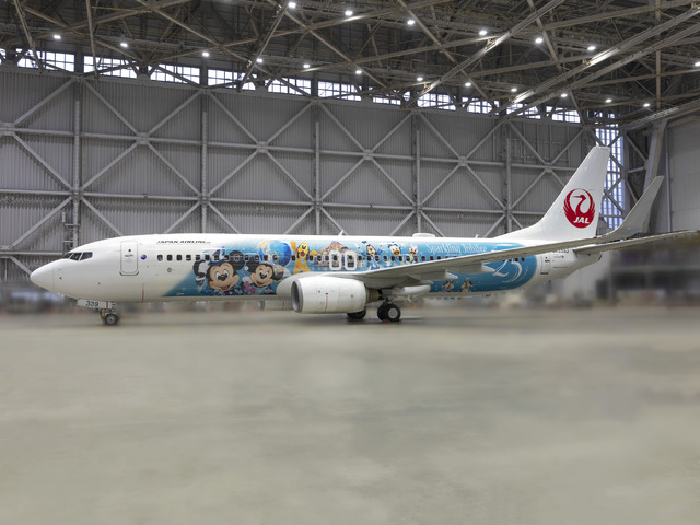 特別塗装機「JAL Jubilee Express」（C）Disney