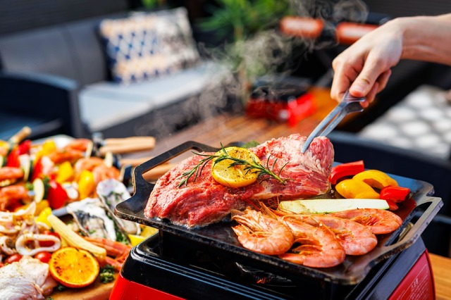 豪華伊勢海老や本格BBQ串など贅沢なメニューラインナップ
