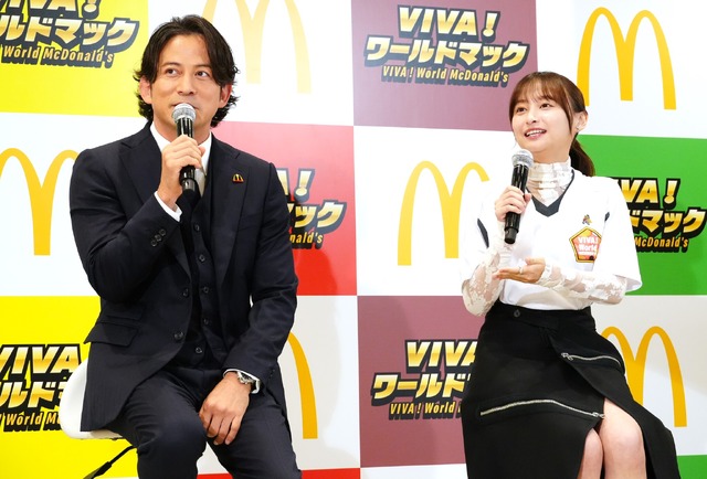 岡田准一、影山優佳【撮影：小宮山あきの】
