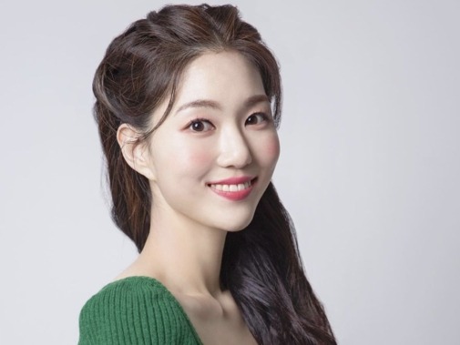 階段から転落し20代で脳死、遺族は臓器提供を決断…BLACKPINKジスと共演の韓国女優、3回忌
