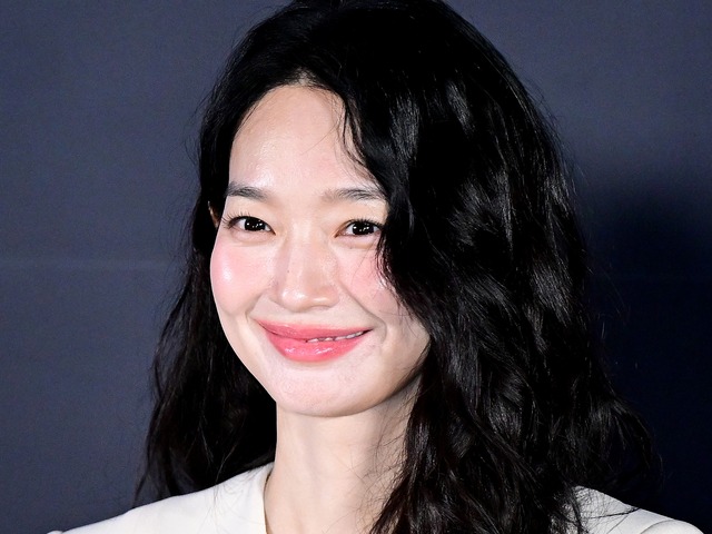 ふっくらした？女優シン・ミナ、再び“妊娠説”が浮上…結婚後公の場で見せた姿に注目