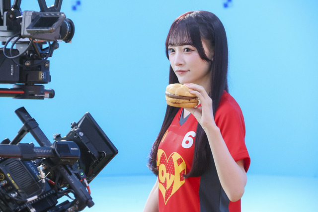 ＝LOVEがマクドナルドと初コラボ！人気曲『ラブソングに襲われる』をオマージュしたWebCMが公開！