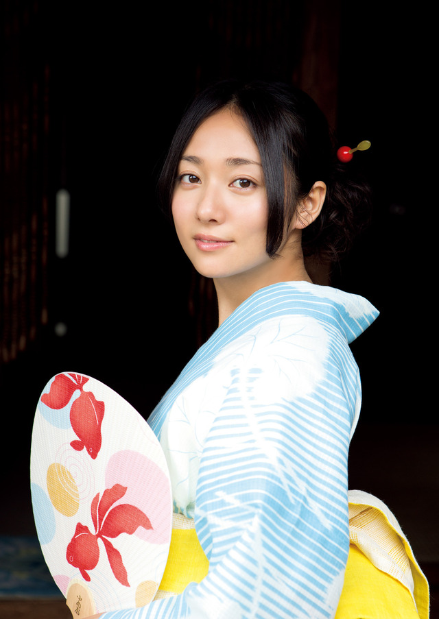 木村文乃 ファースト写真集 『 ふみの 』 （撮影：西田幸樹）