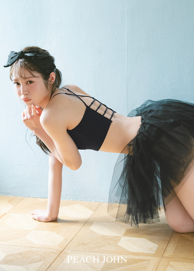 Look02 コーデ使いに活躍 背中美人ブラ
