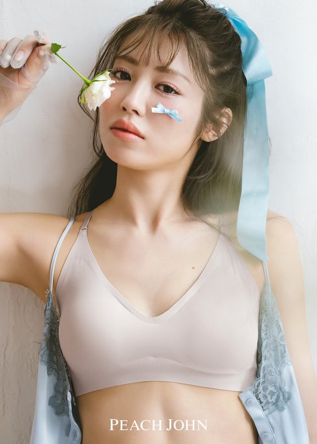 Look04 背中見せにも対応 使えるキャミタイプ