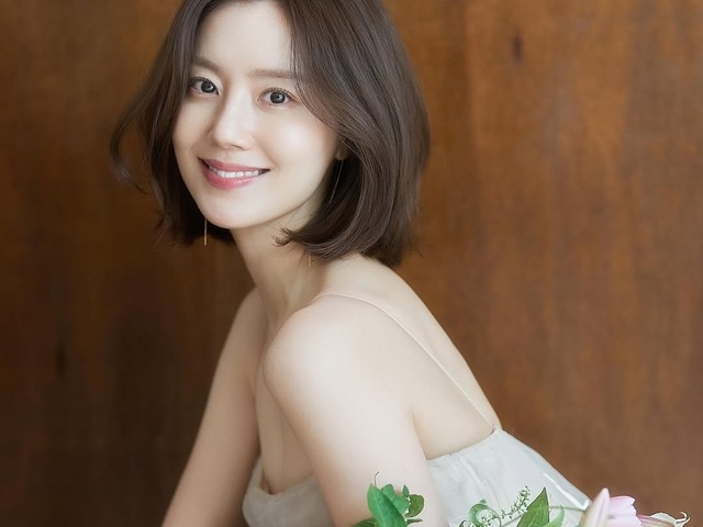 一般男性との電撃結婚で話題の韓国女優、“約900万円の愛車”を初公開！「100％好みではない」