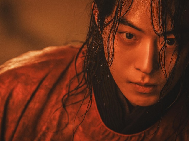 俳優ナム・ジュヒョク、鋭い眼差しに釘付け！除隊後初の復帰作Netflix『トングン』スチール解禁