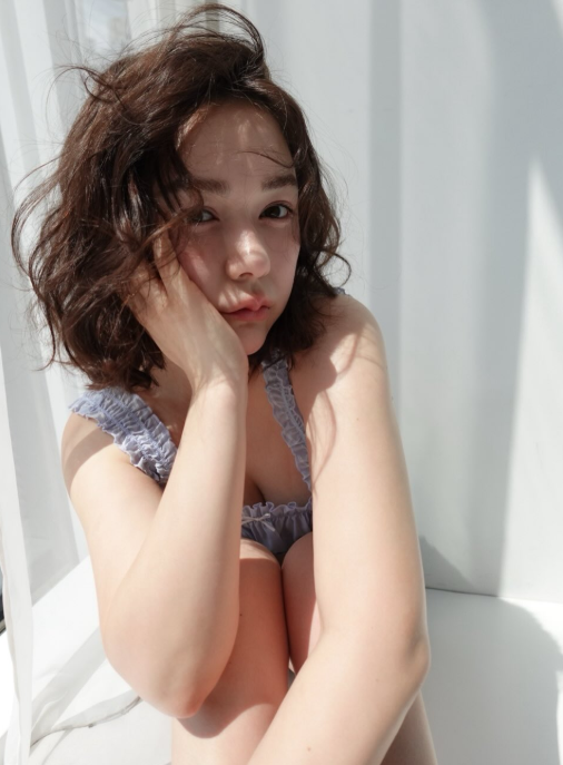 村重杏奈（写真は公式インスタグラムから）※所属事務所に許諾を得ています