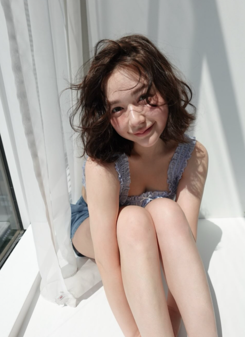 村重杏奈（写真は公式インスタグラムから）※所属事務所に許諾を得ています