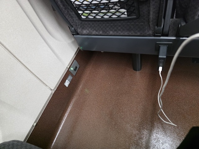 上越・北陸新幹線は全席で充電が可能