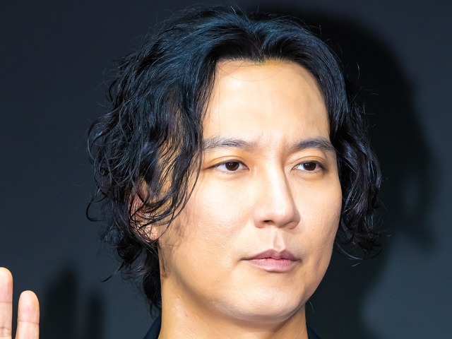 BTSメンバーも憧れた韓国ベテラン俳優、意味深な投稿に心配の声「僕は半分ほど死んでいる」