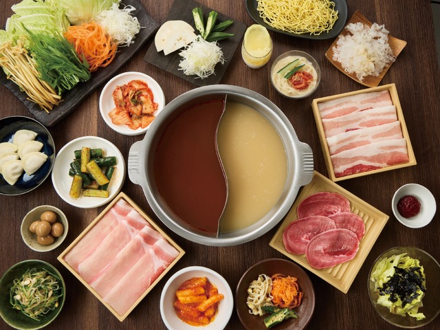 しゃぶしゃぶ温野菜「海鮮チゲ鍋」と「コムタン鍋」