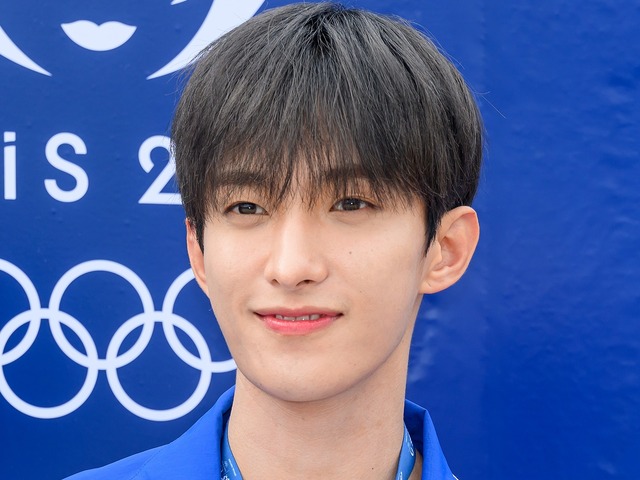 「狂わせにきてて罪」SEVENTEEN・ドギョム、“彼氏感”あふれるカフェSHOTにファン悶絶！