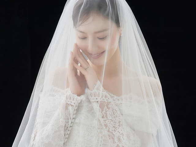 交際報道なしで電撃結婚の韓国女優、気になる“新婚旅行先”を告白「7泊8日の日程で…」